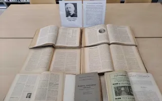 Książki na pulpicie