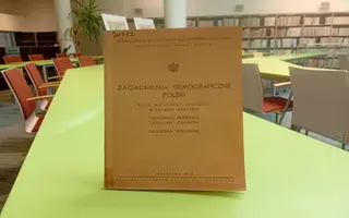 Publikacja Ruch naturalny ludności w Polsce na stole czytelni CBS