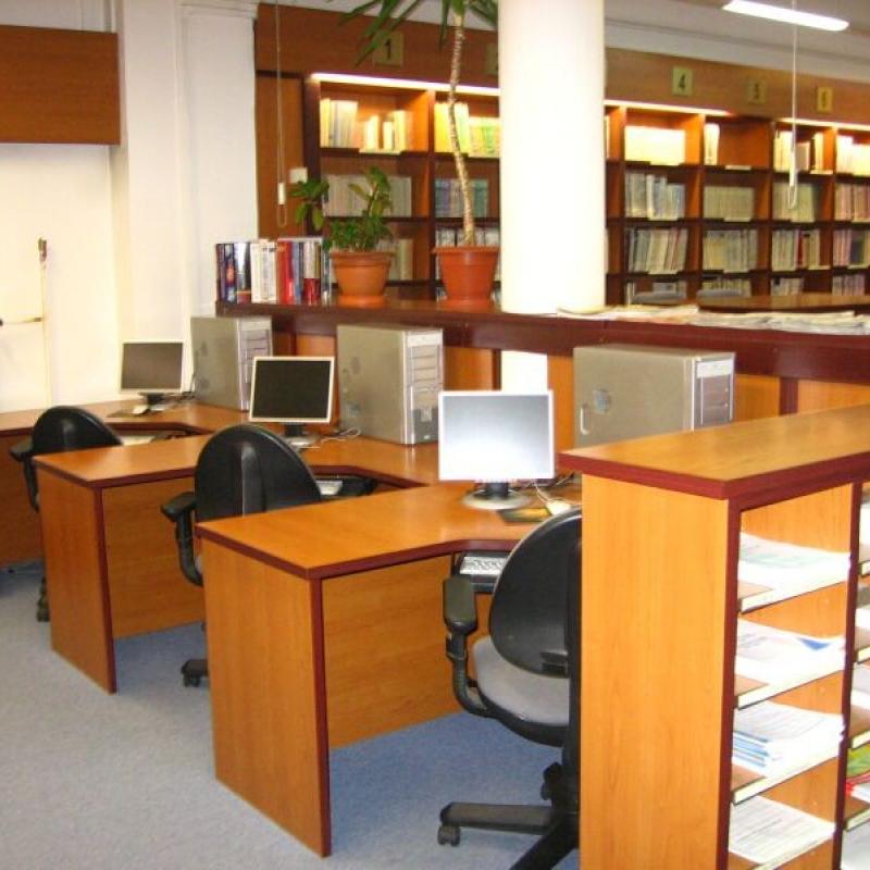 Powiększ obraz: Poprzednia czytelnia -Stanowiska komputerowe