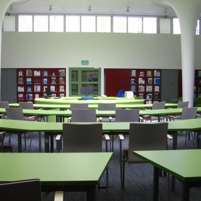 Powiększ obraz: Nowa Czytelnia - stanowiska dla czytelników