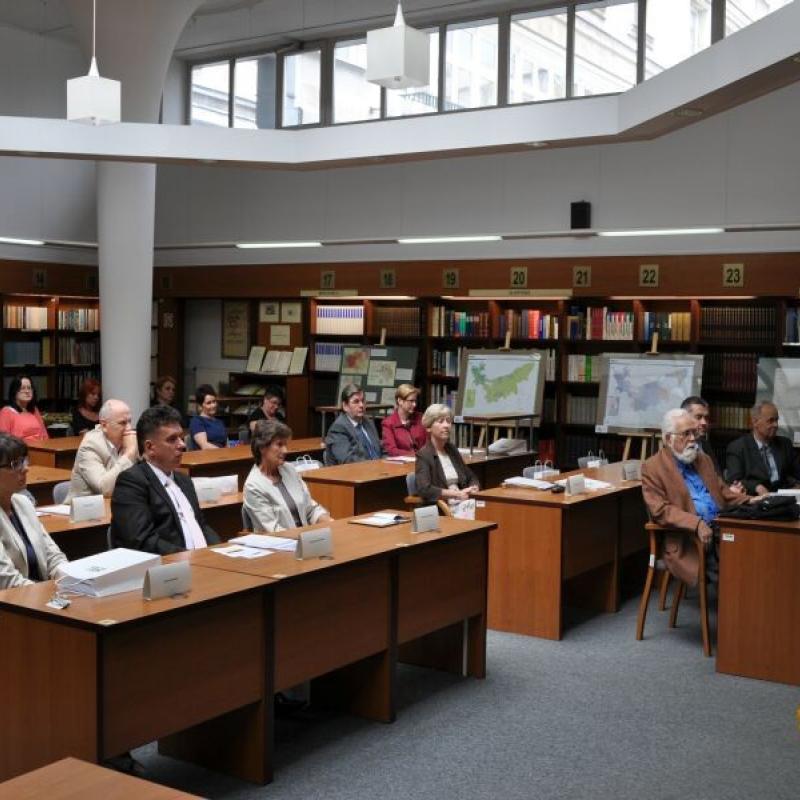 Powiększ obraz: Bożena Łazowska przedstawia życie Stefana Szulca