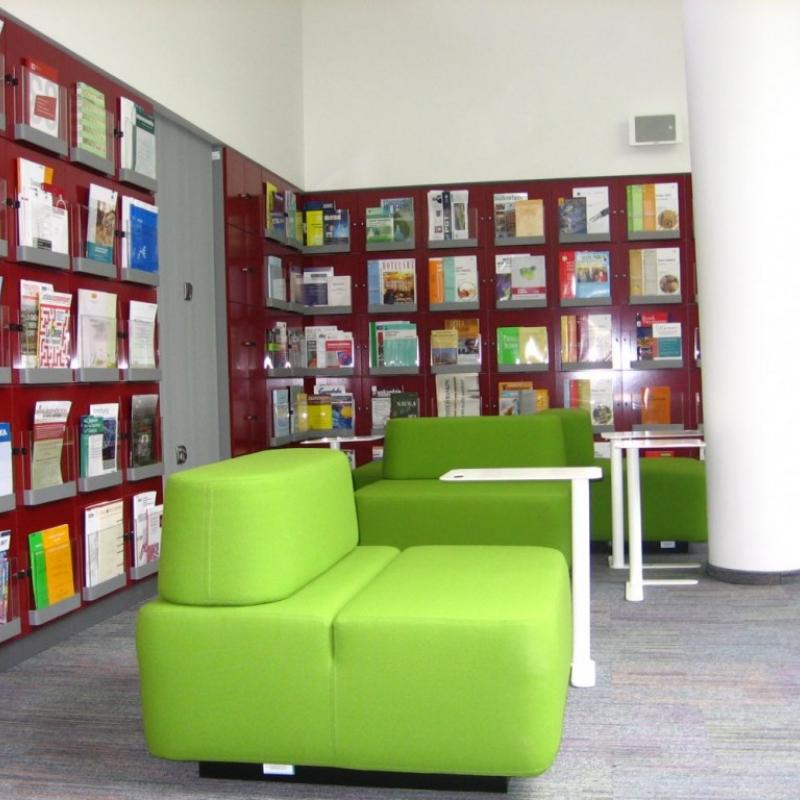 Powiększ obraz: Nowa Czytelnia - czasopisma