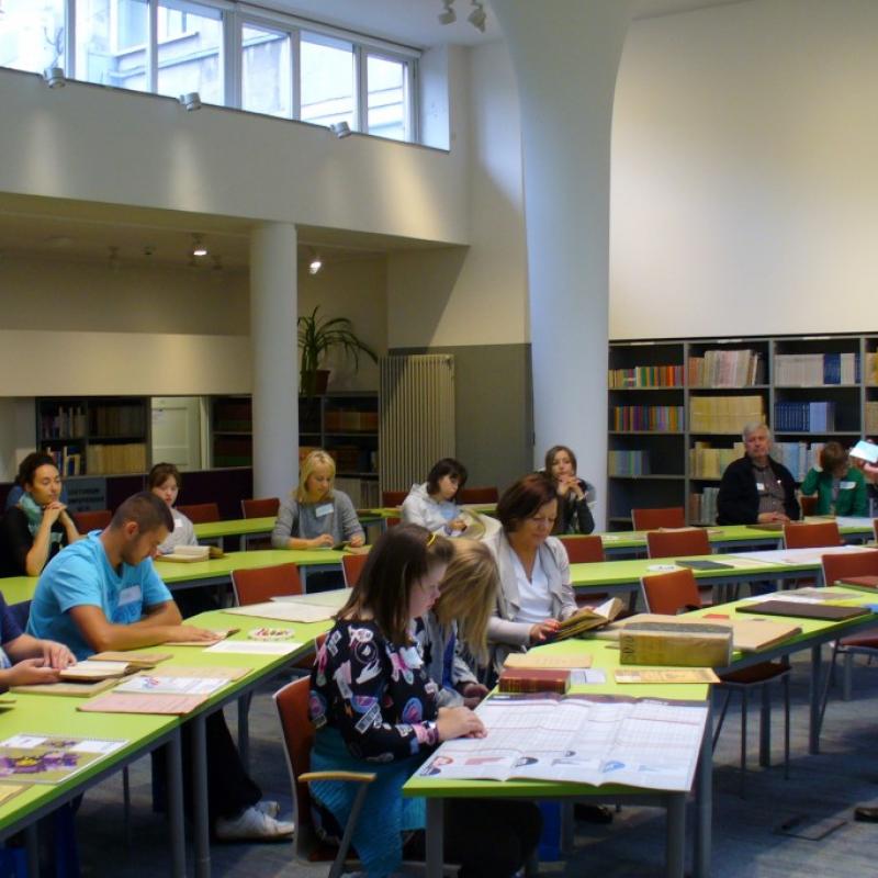 Powiększ obraz: 10.10.2017 - wizyta członków Stowarzyszenia „Bardziej Kochani”