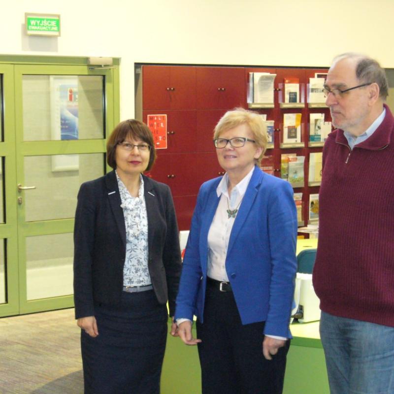 Powiększ obraz: 14.12.2017 - spotkanie wigilijne w czytelni CBS