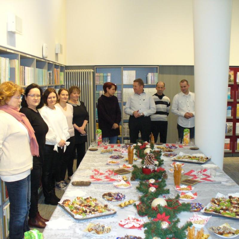 Powiększ obraz: 14.12.2017 - spotkanie wigilijne w czytelni CBS