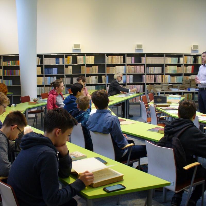 Powiększ obraz: 13.02.2018 - Wizyta uczniów Społecznego Gimnazjum nr 4 im. Władysława Grabskiego