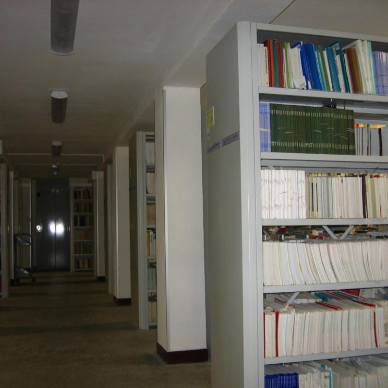 Powiększ obraz: magazyn biblioteki