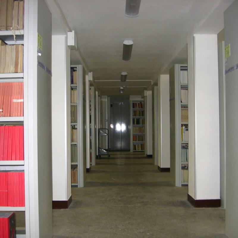 Powiększ obraz: magazyn biblioteki