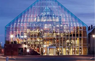 Powiększ obraz: Budynek Biblioteki Book Mountain. Źródło zdjęcia - scagliolabrakkee.nl via MVRDV