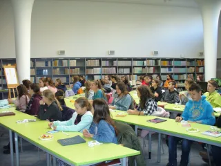 Powiększ obraz: Lekcja biblioteczna dla młodzieży