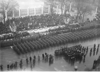 Powiększ obraz: Obchody Święta Niepodległości w Warszawie 1937 r. fot. NAC.
