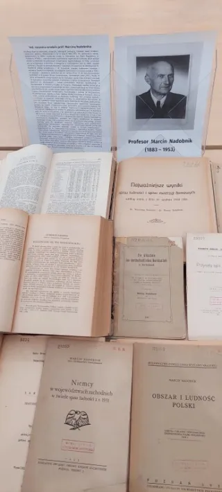 Powiększ obraz: Publikacje autorstwa prof. Marcina Nadobnika w zbiorach Centralnej Biblioteki Statystycznej