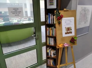 Powiększ obraz: Tablica i serca na Dzień Mamy w Centralnej Bibliotece Statystycznej (1)