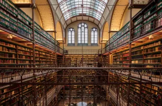 Powiększ obraz: Wnętrza Biblioteki Rijksmuseum w Amsterdamie