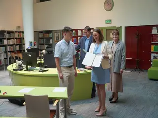 Powiększ obraz: Wręczenie dyplomu