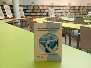 Powiększ obraz: Książka Zarzązdanie międzynarodowe w warunkach niepewności