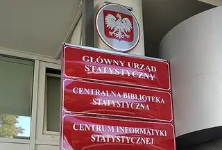 Powiększ obraz: Wejście do GUS i CBS - tablice informacyjne